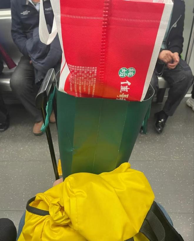 底摊牌了!老穷风成新时尚穷得从从容容pg电子免费模拟器不装了这届中产彻(图8) 底摊牌了!老穷风成新时尚穷得从从容容pg电子免费模拟器不装了这届中产彻(图8)